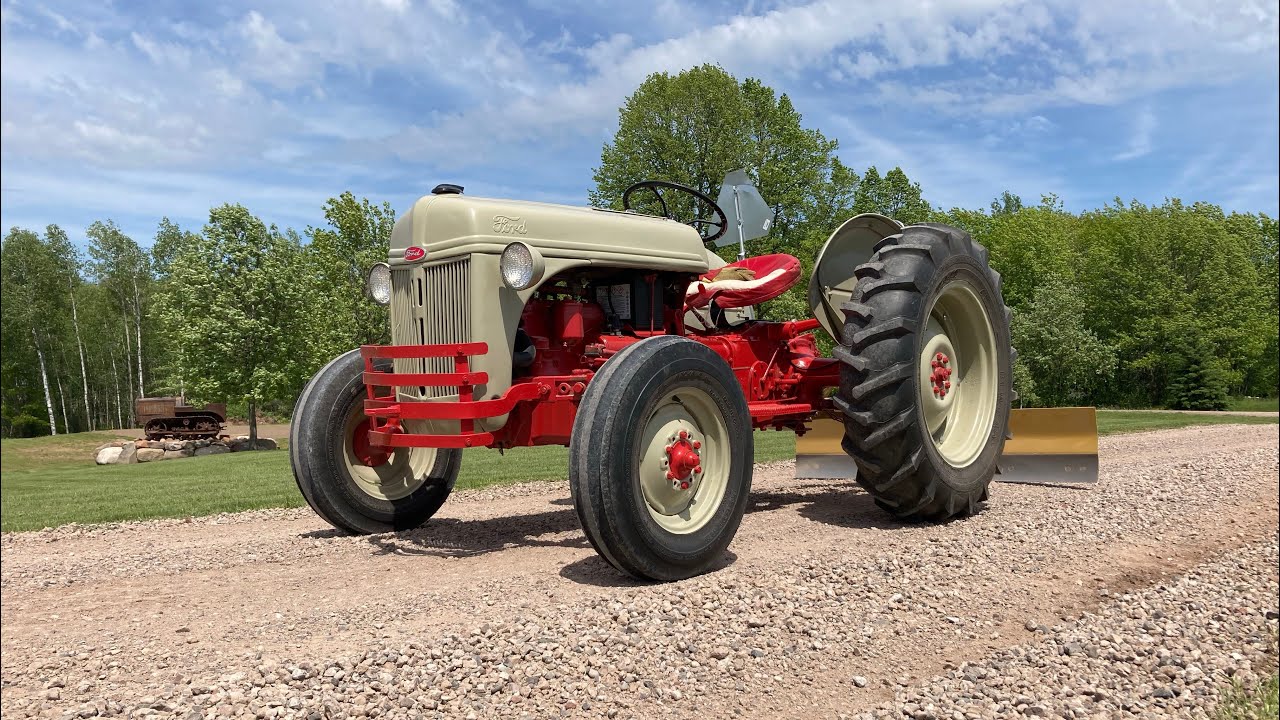 1948 Ford 8N Driveway Grading Demonstration - King Kutter 6' Back Blade Gets It Done!