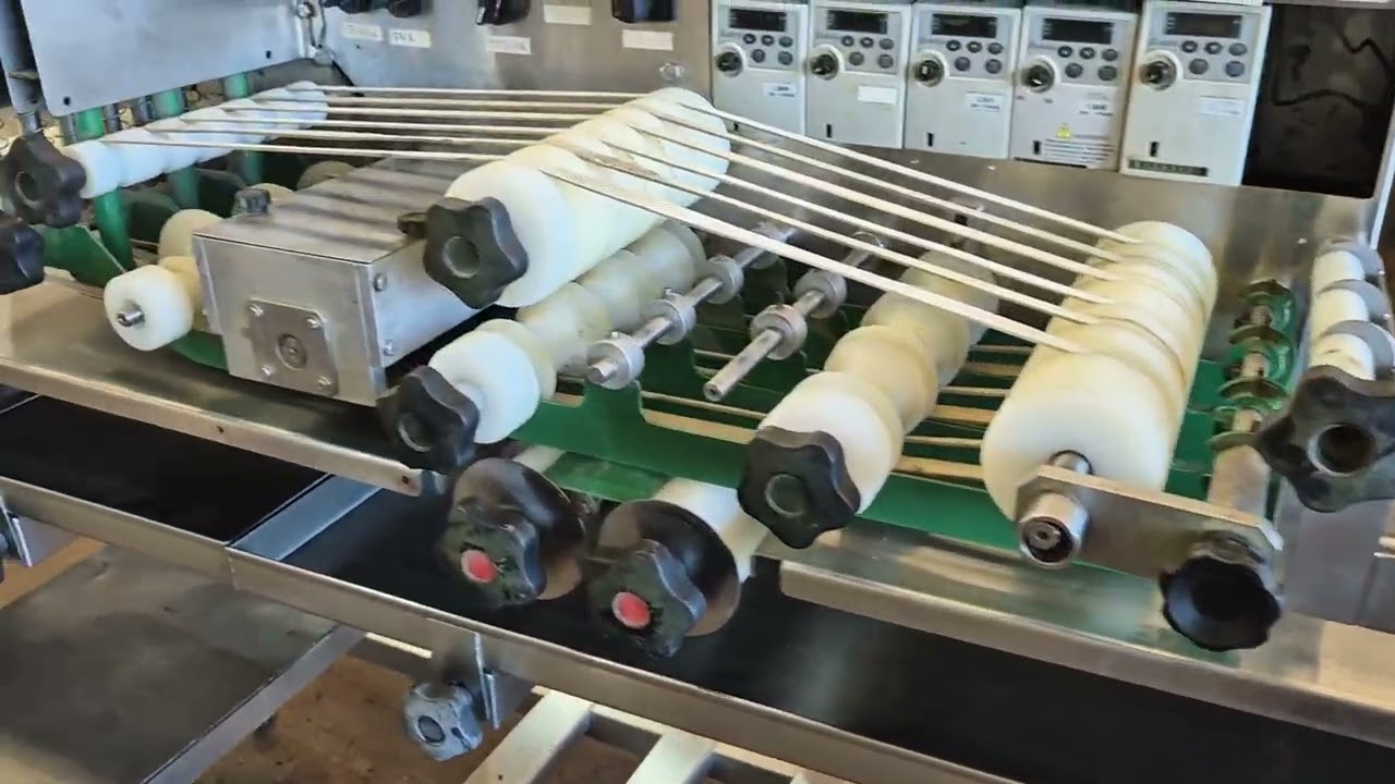 Cortadora e Recheadora de Pão de Alho Baguete e Bolinha marca Máquinas DOM