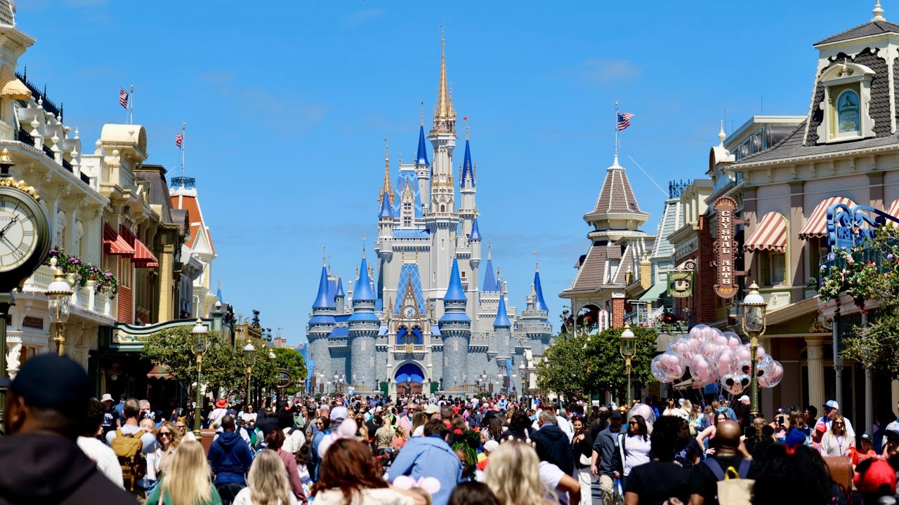 Magic Kingdom 2026 Spring Break Crowd Levels & Wait Times in 4K | Walt Disney World Orlando Florida
