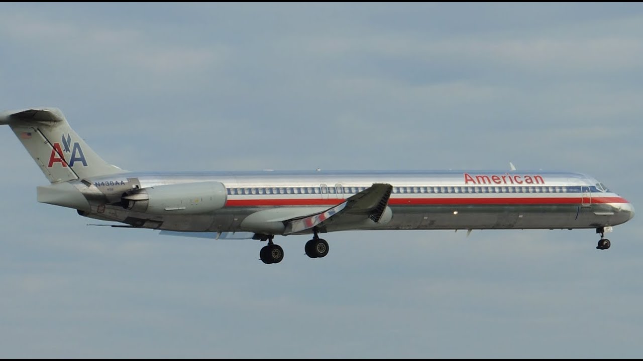 Plane spotting at DFW in 2015 with lots of MD-80s