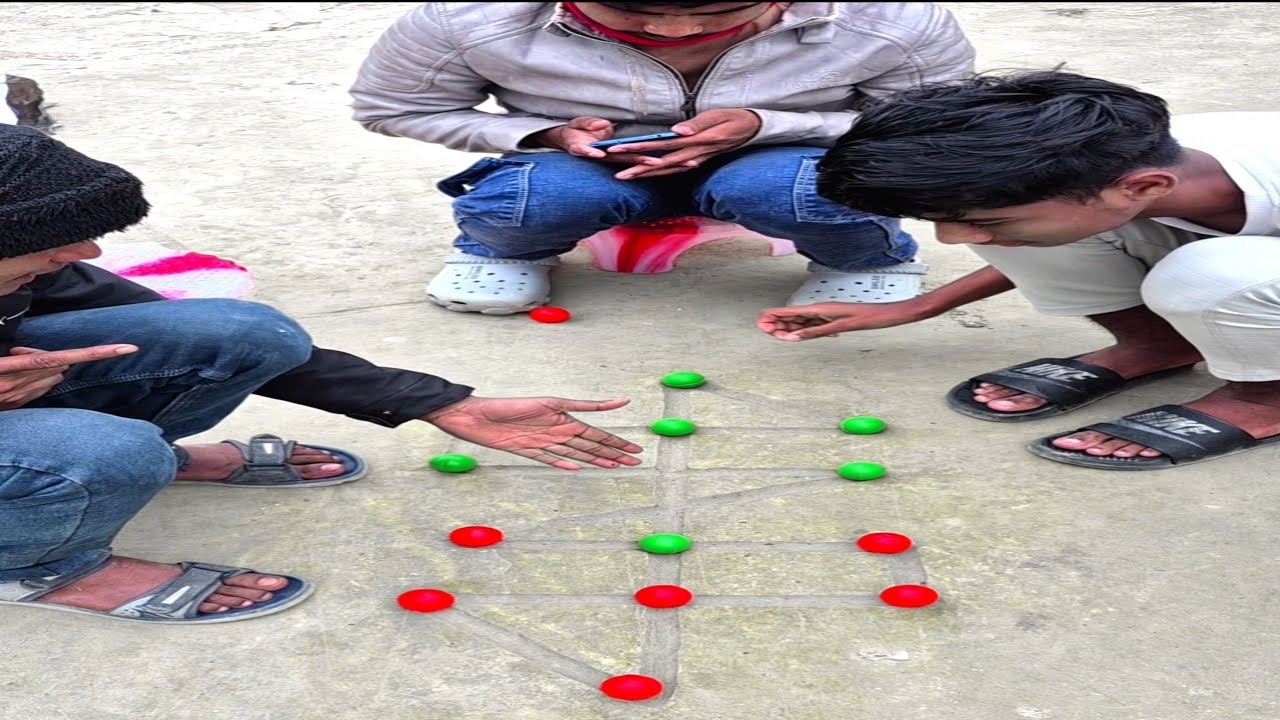 মাটি দিয়ে ঘর বানিয়ে বলের খেলা || They built a house with mud and played ball. || New Gaming Video 