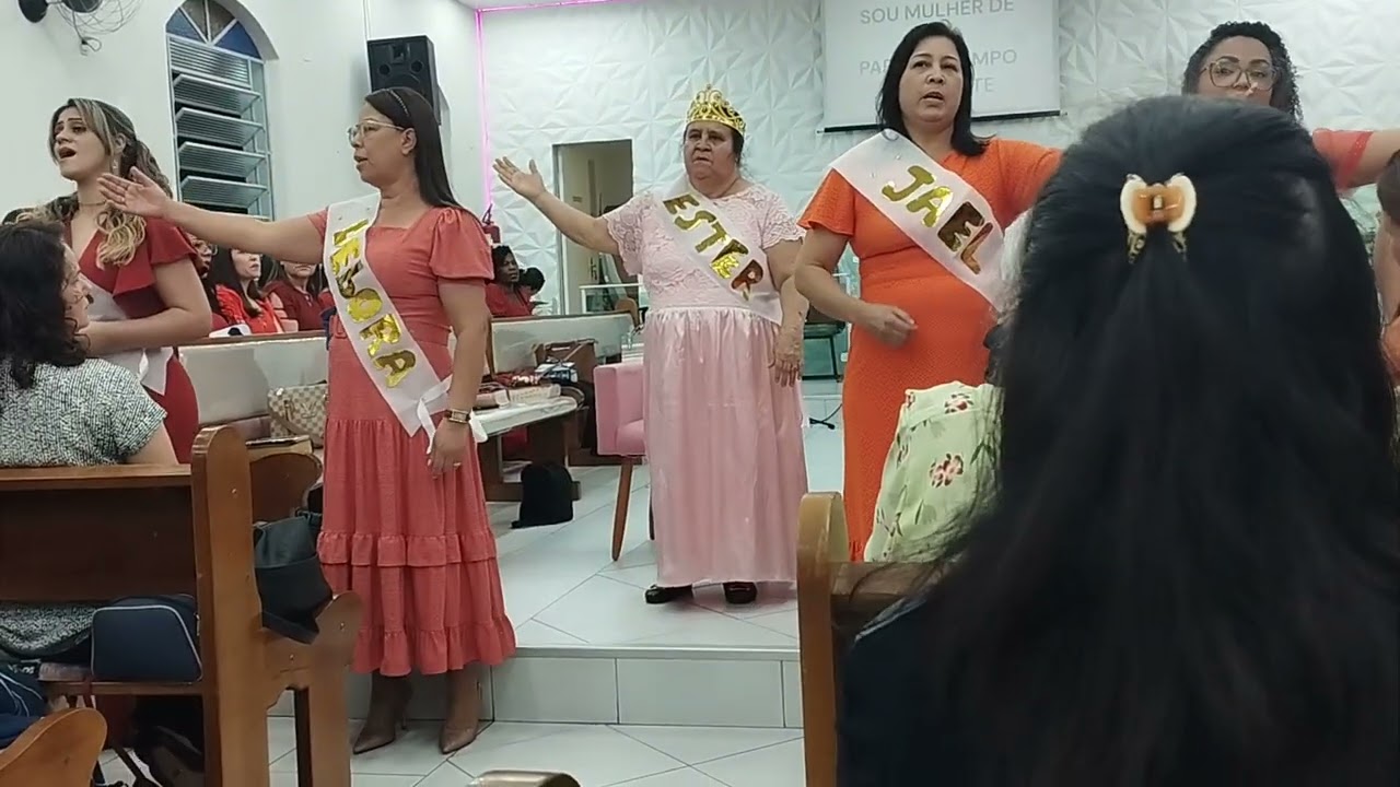 apresentação do círculo de oração Raio de Luz        hino : Sou Ester ( Diante do trono )