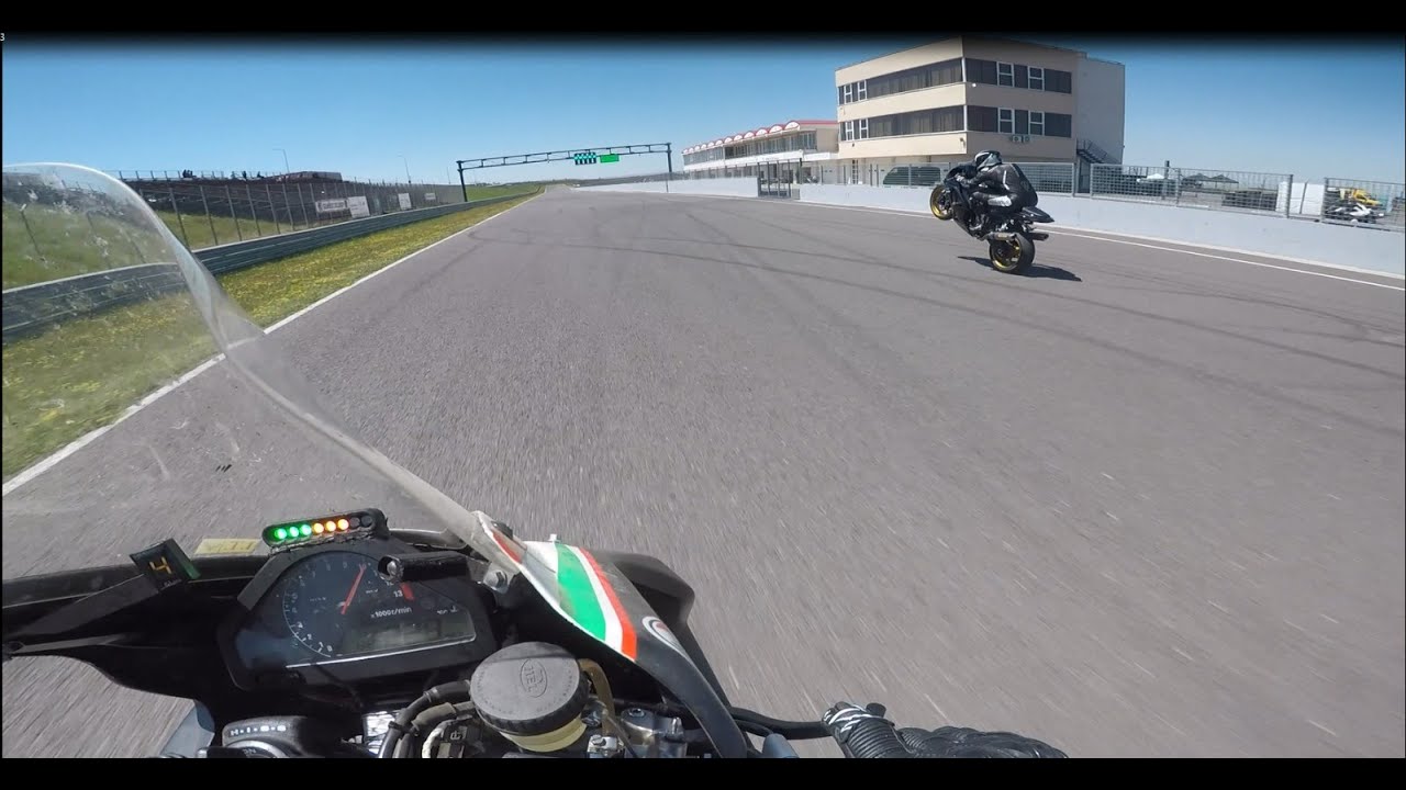 Honda CBR 1000 rr 2004 vs Yamaha R1 2007 Transilvania Motor Ring. 1:41.7