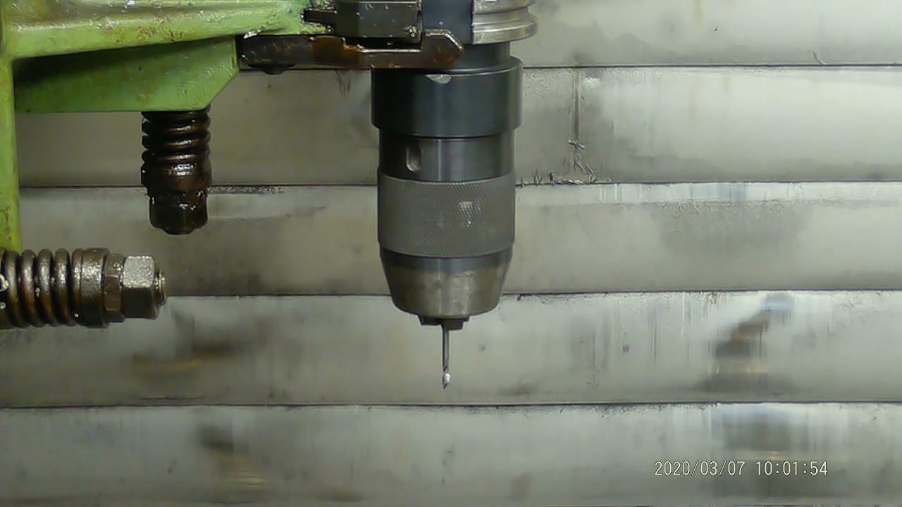 Ventilblock bohren und Gewinde fräsen auf der Deckel FP3 CC/T