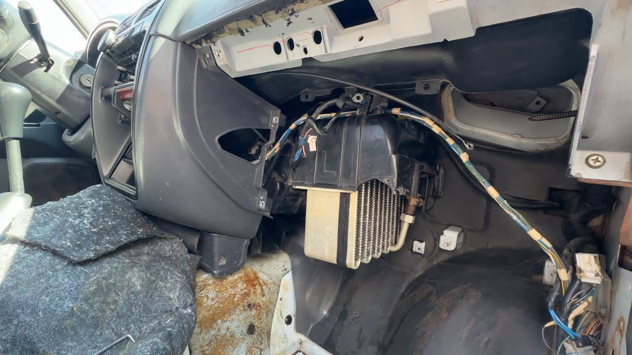 Cómo limpiar el evaporador del aire acondicionado Ac en la Nissan D21