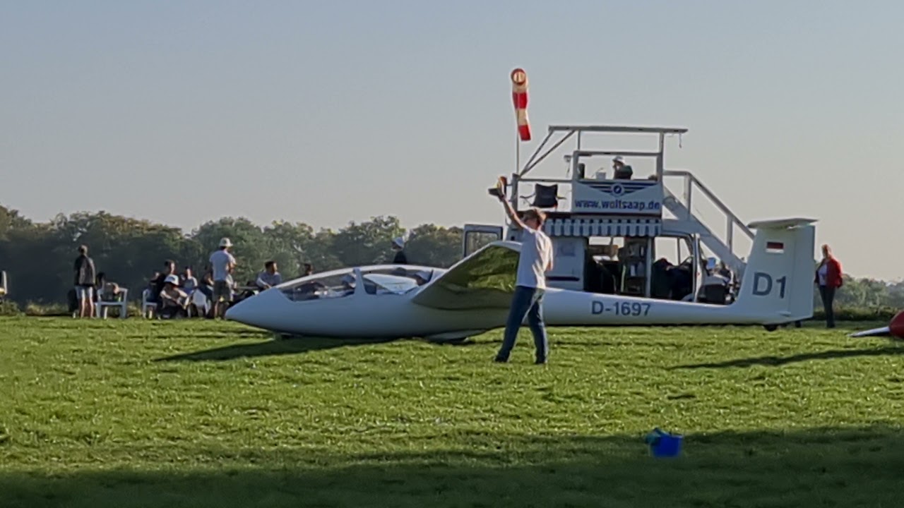 Segelfluggelände Düsseldorf-Wolfsaap start des Segelflieger