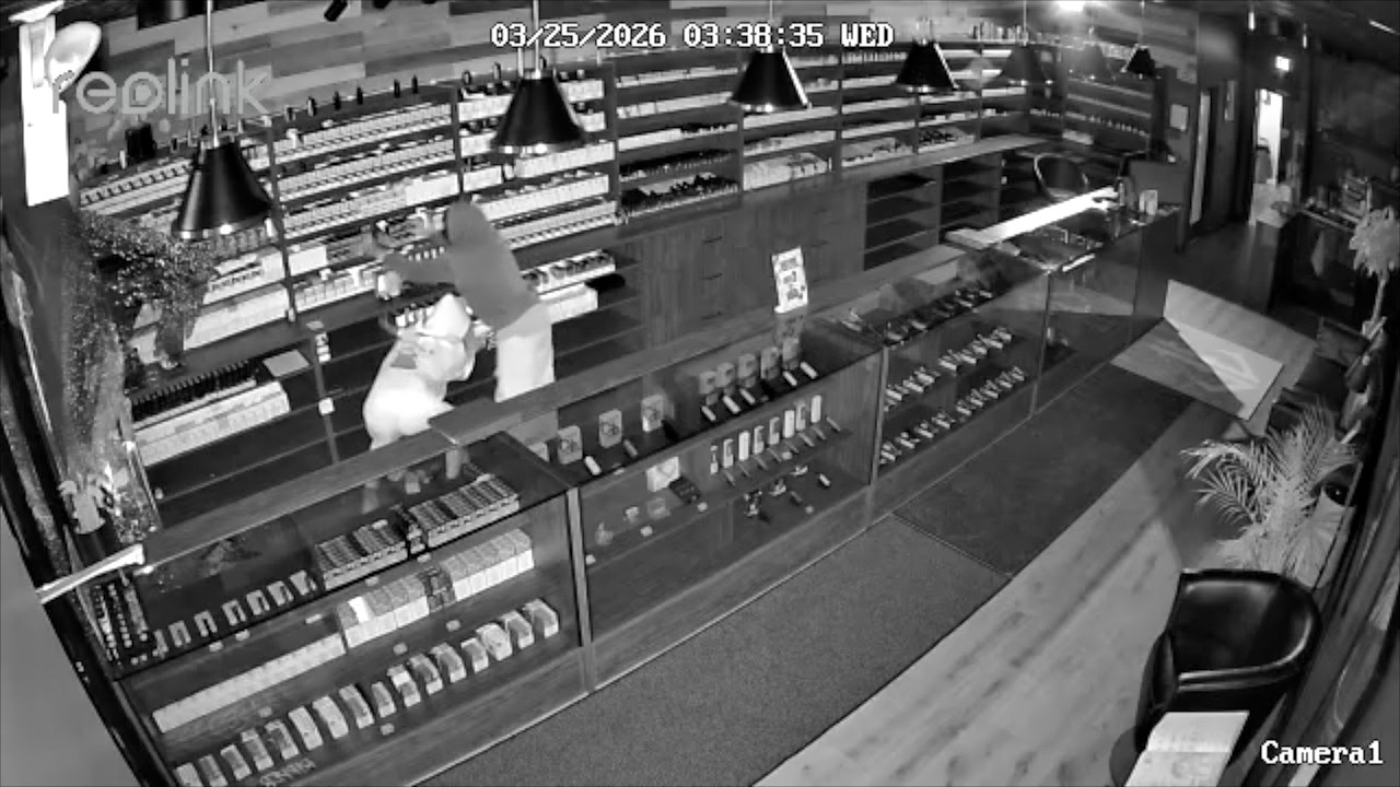 RAW: Smash and grab at Westside vape shop