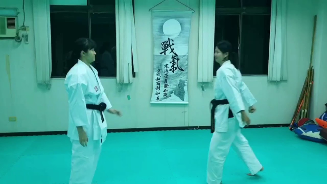 《空手道》摔技 防身術