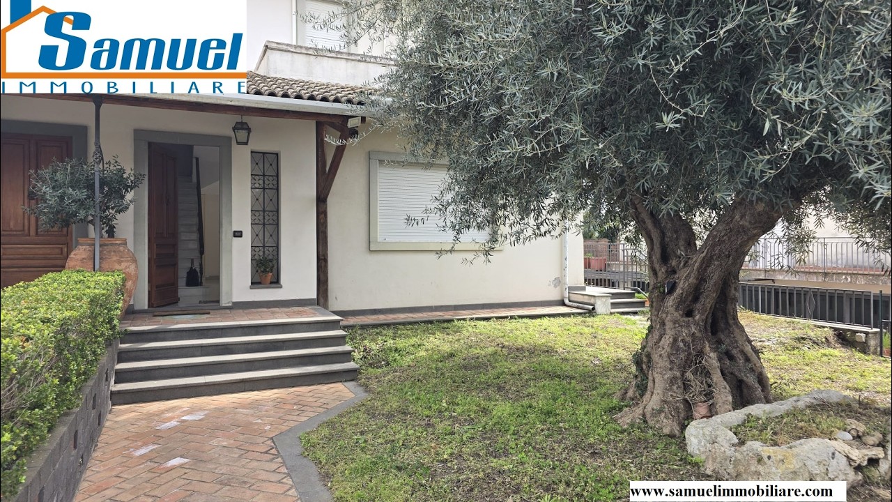 Santa Maria la Strada Giarre, Villa angolare con giardino, garage e taverna (CT) cod. 11023