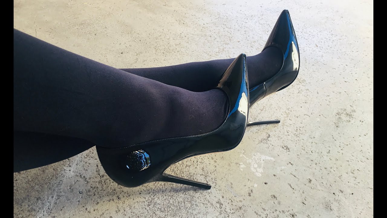 Лукбук с колготками в черных туфлях-лодочках 120 мм (Christian Louboutin So Kate/Jimmy Choo Anouk)