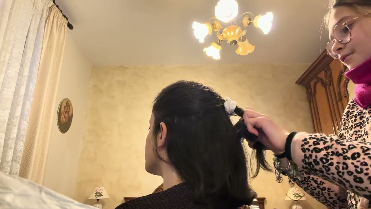 I do my aunt’s hair #asmr#aunt #beauty #soft #touch #soft #relaxing #relax 