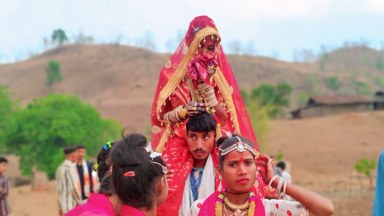 दुल्हन विदाई डांस वीडियो 2025 || Adivasi Ladkiya Group Dance Video 2025 ||