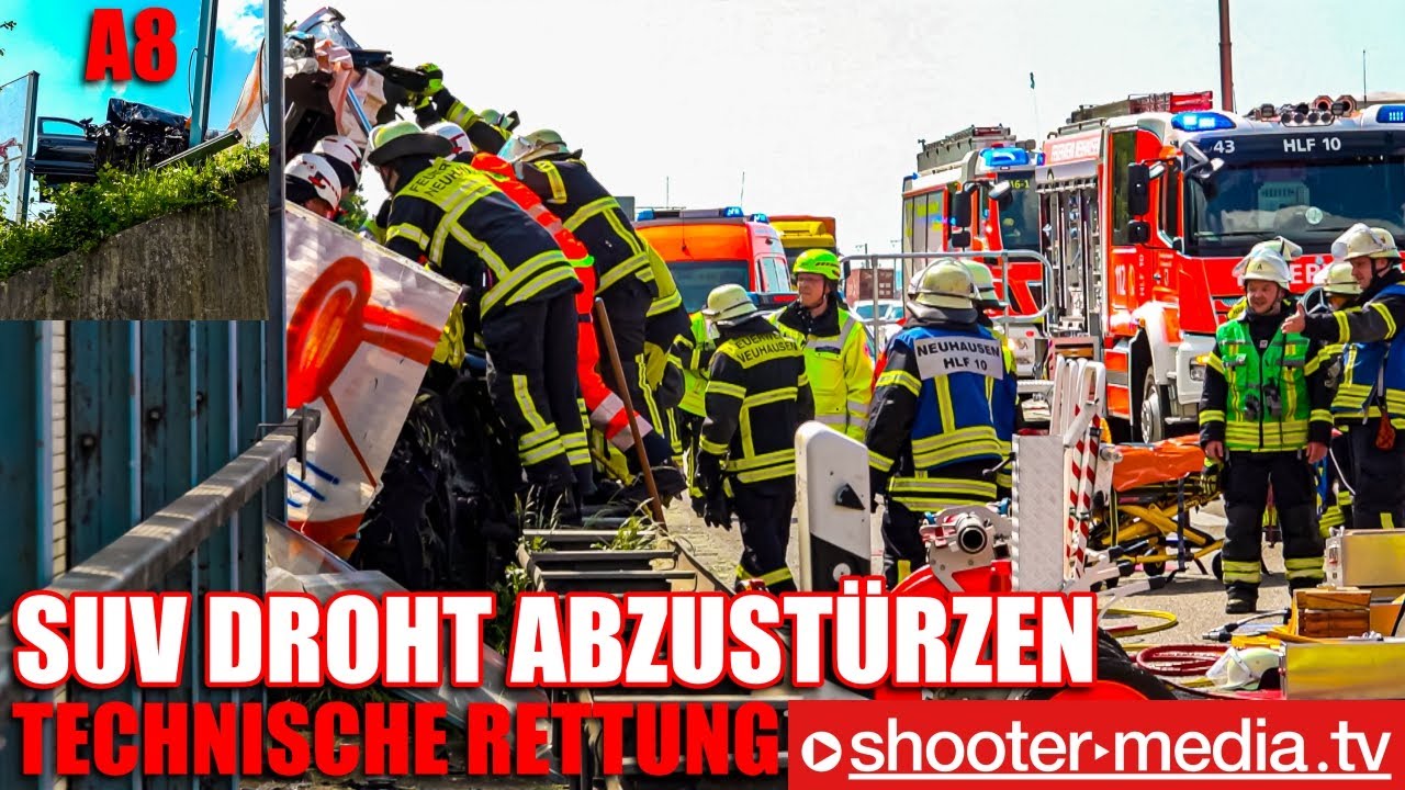 ⚠️  A8: SUV droht abzustürzen  ⚠️ | 🚒  Rettungsarbeiten auf der Leitplanke  🚒