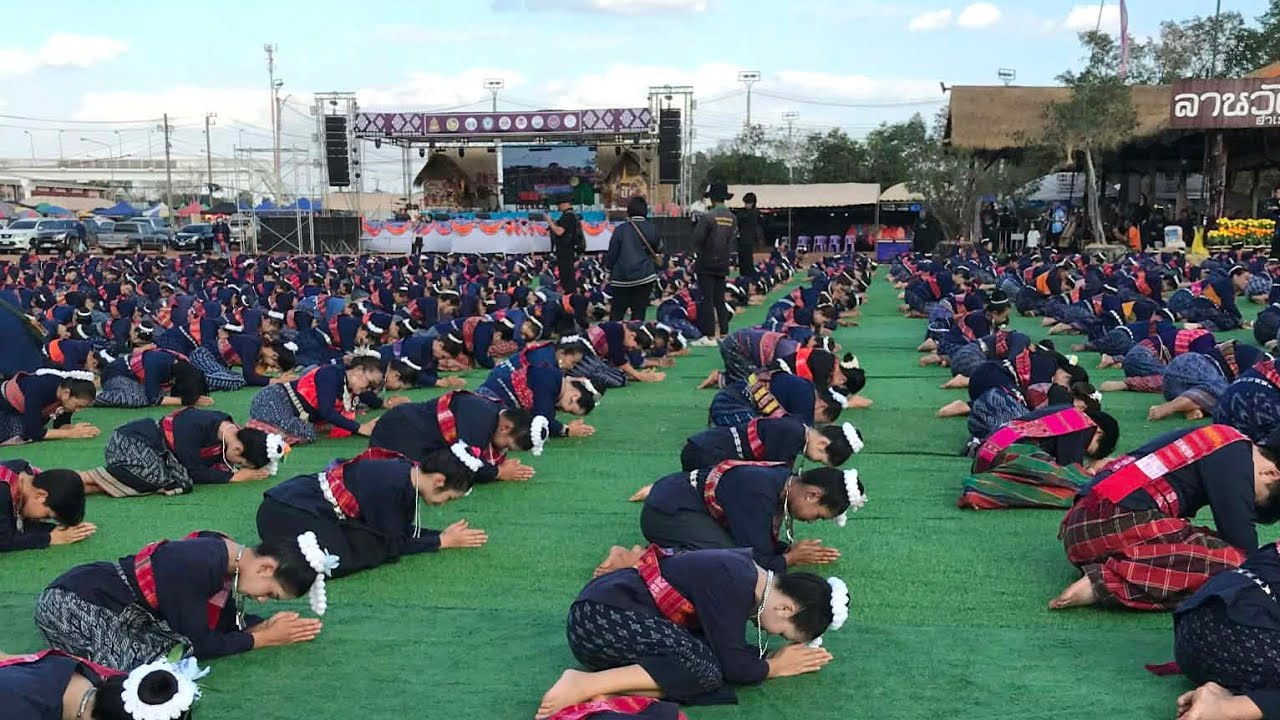 นางรำ เจ็ดร้อยกว่าชีวิตรำบวงสรวงเจ้าเมืองเผ่าไทโส้