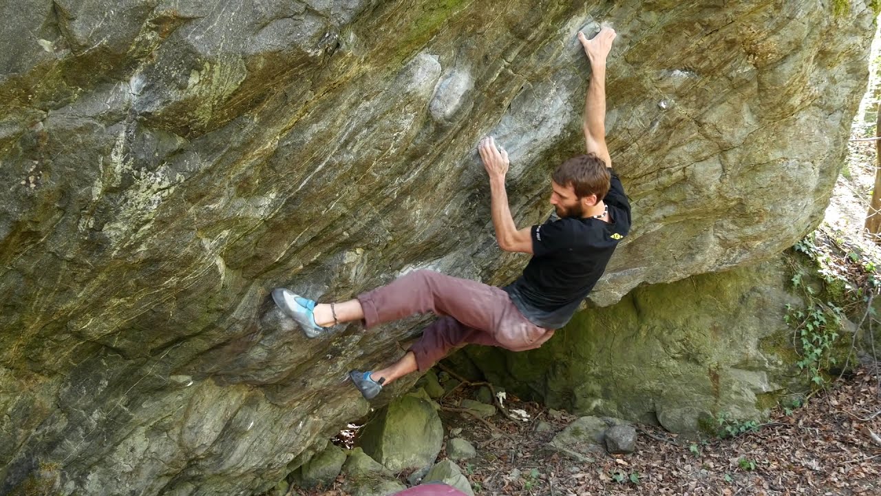 Le CAT assis, 8a+. Rioup&eacute;roux