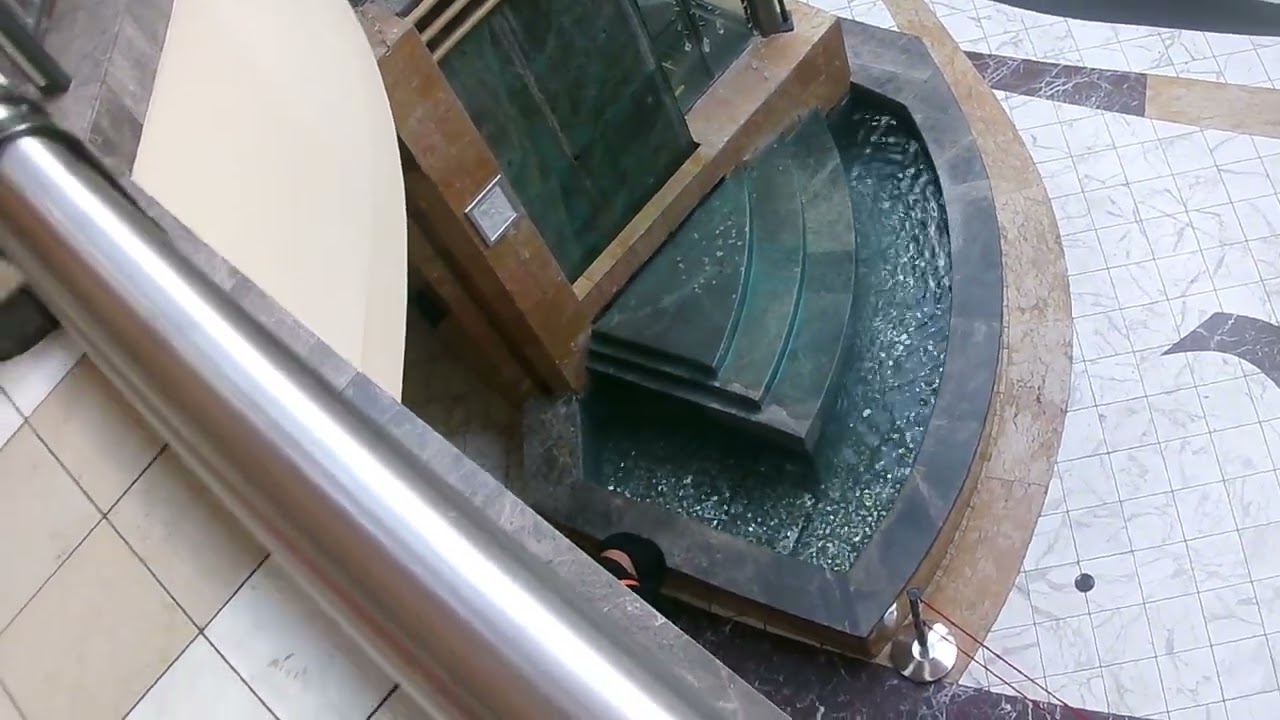 THE ESCALATOR SHOW EPISODE 141: UP AND DOWN AT THE SPRINGFIELD MALL