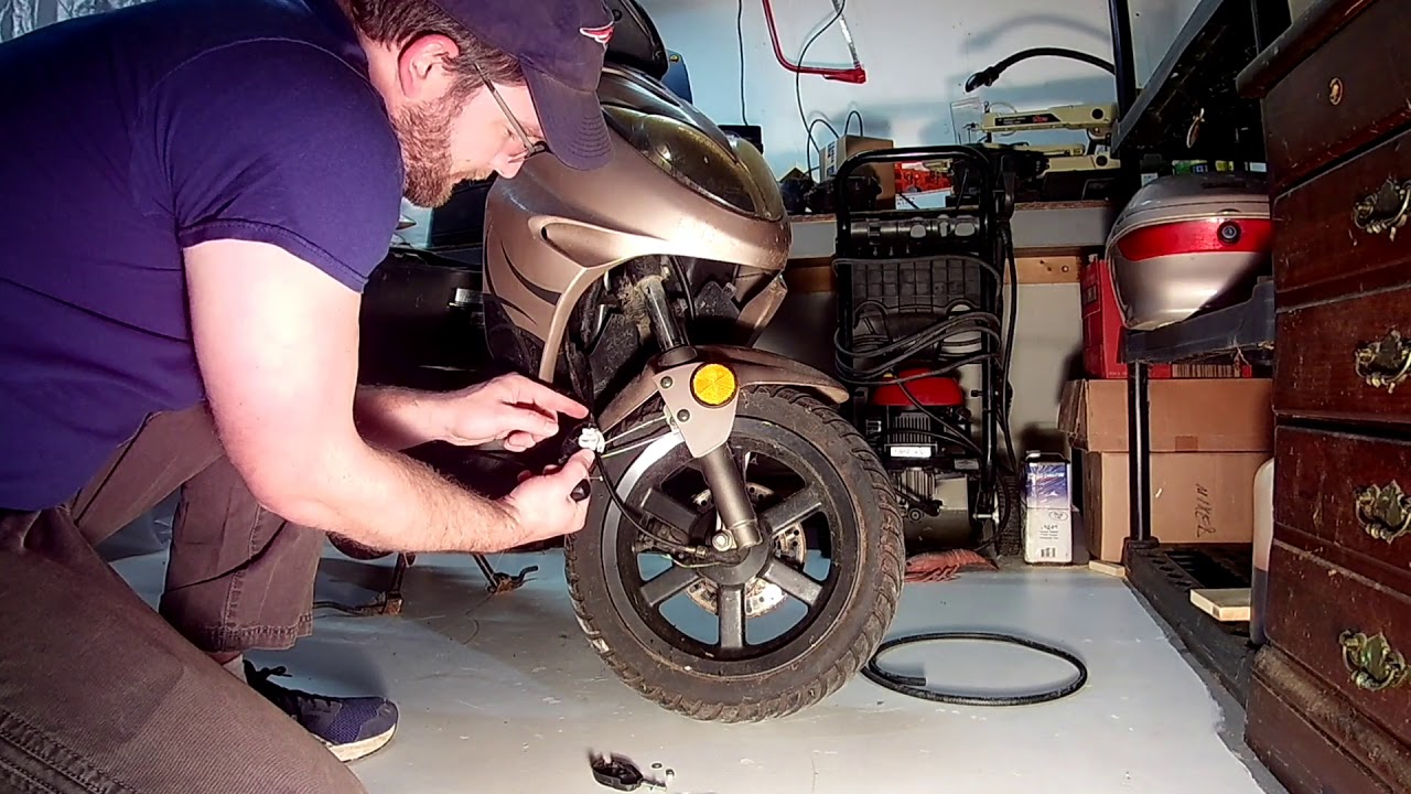 Starting a 2006 Keeway scooter with a weed wacker.