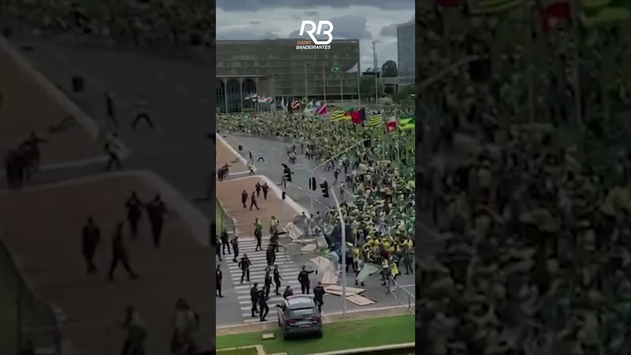 Veja: Momento exato em que bolsonaristas invadem Bras&iacute;lia