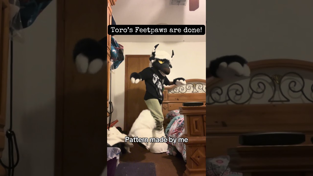 Made the partern using Blender and Plushify; its a great program! 