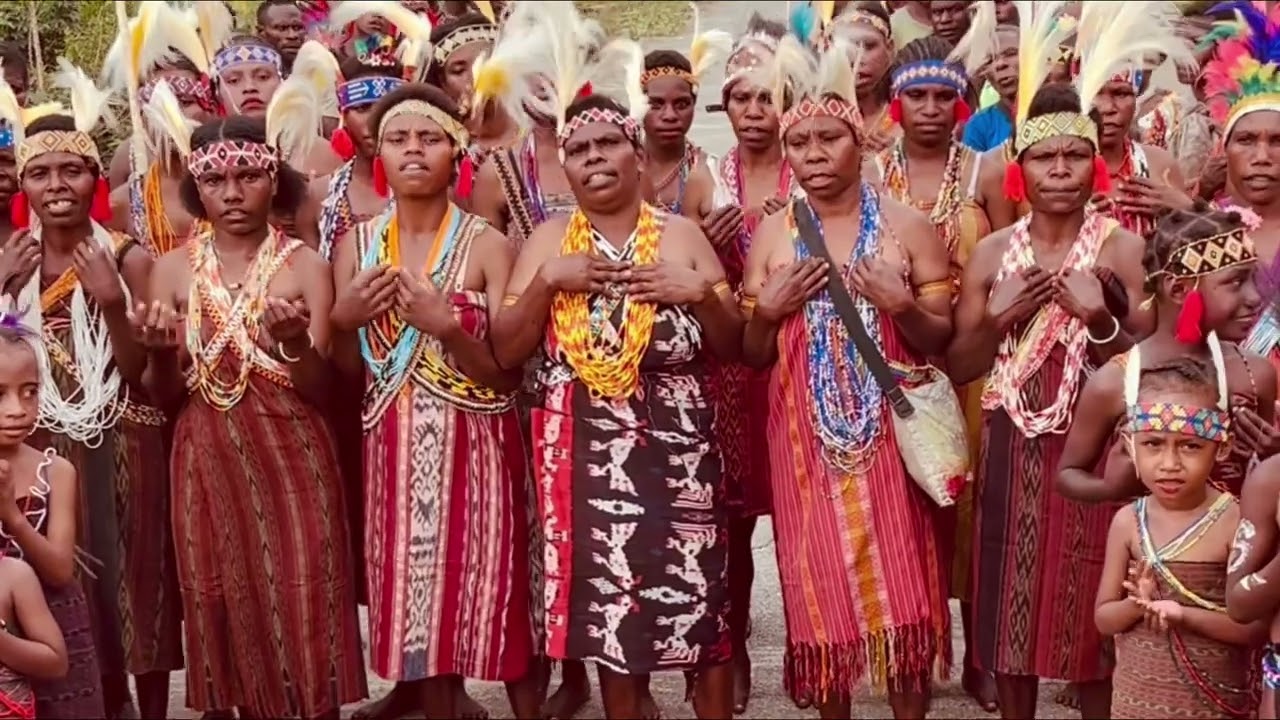 Nombrak 2025 Nggon ba sukbadek (Women sing traditional song)