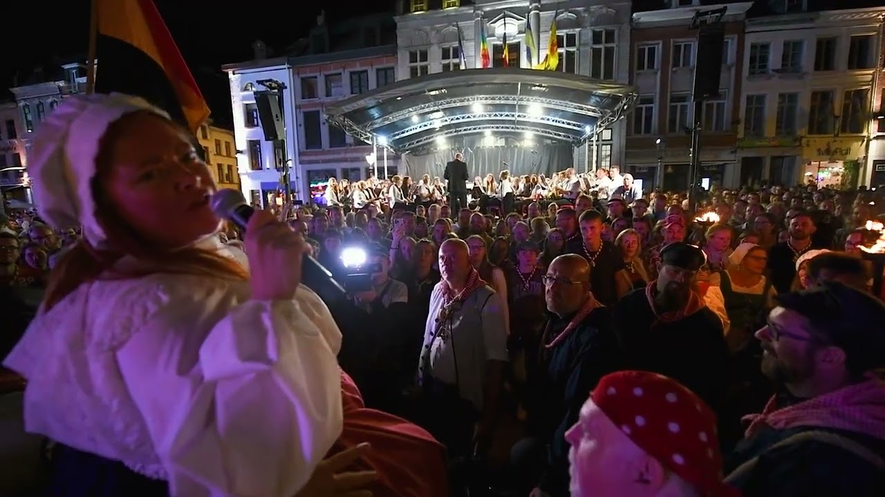 Ducasse d'Ath | Le canon du Mont Sarah dans les rues de la cité des géants