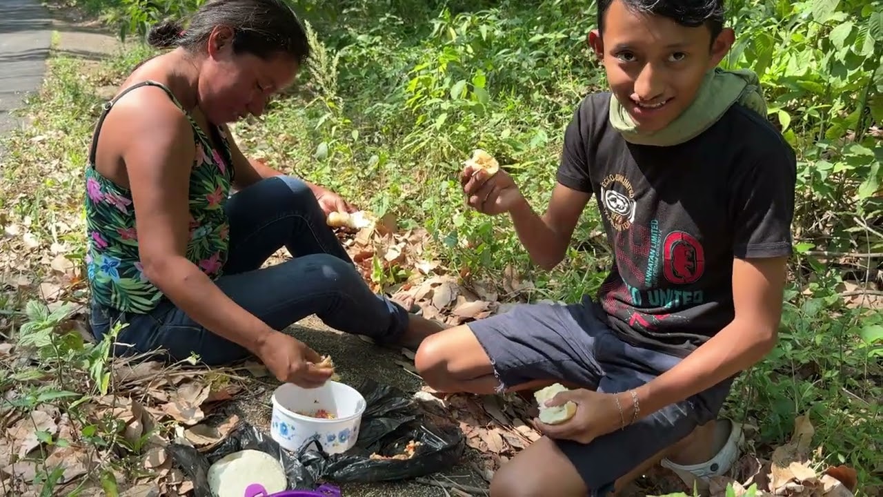 CATA SE COME LA COMIDA DE CHICO PARA QUITAR EL SUSTO