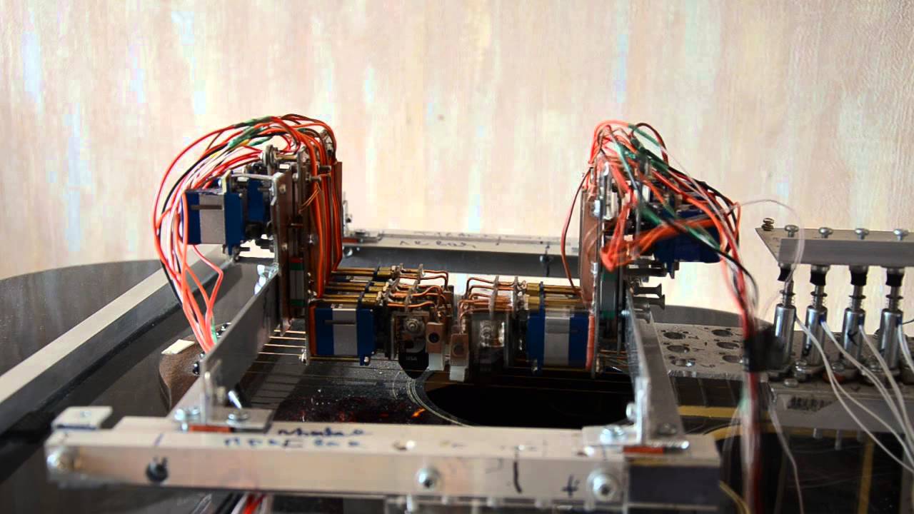 Bach. Toccata and Fugue.(Guitar-Robot)