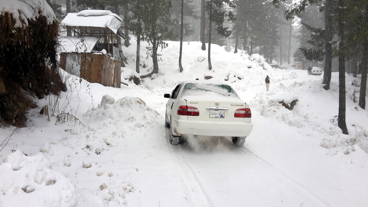 Shangla Top Road Closed Heavy snowfall Report by sherin zada