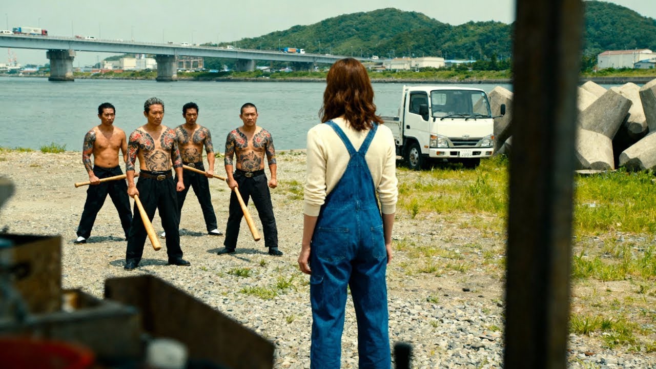 YAKUZA O Subestimează Pe O Gospodină, Fără Să Știe Că Este O Agentă Secretă Sângeroasă