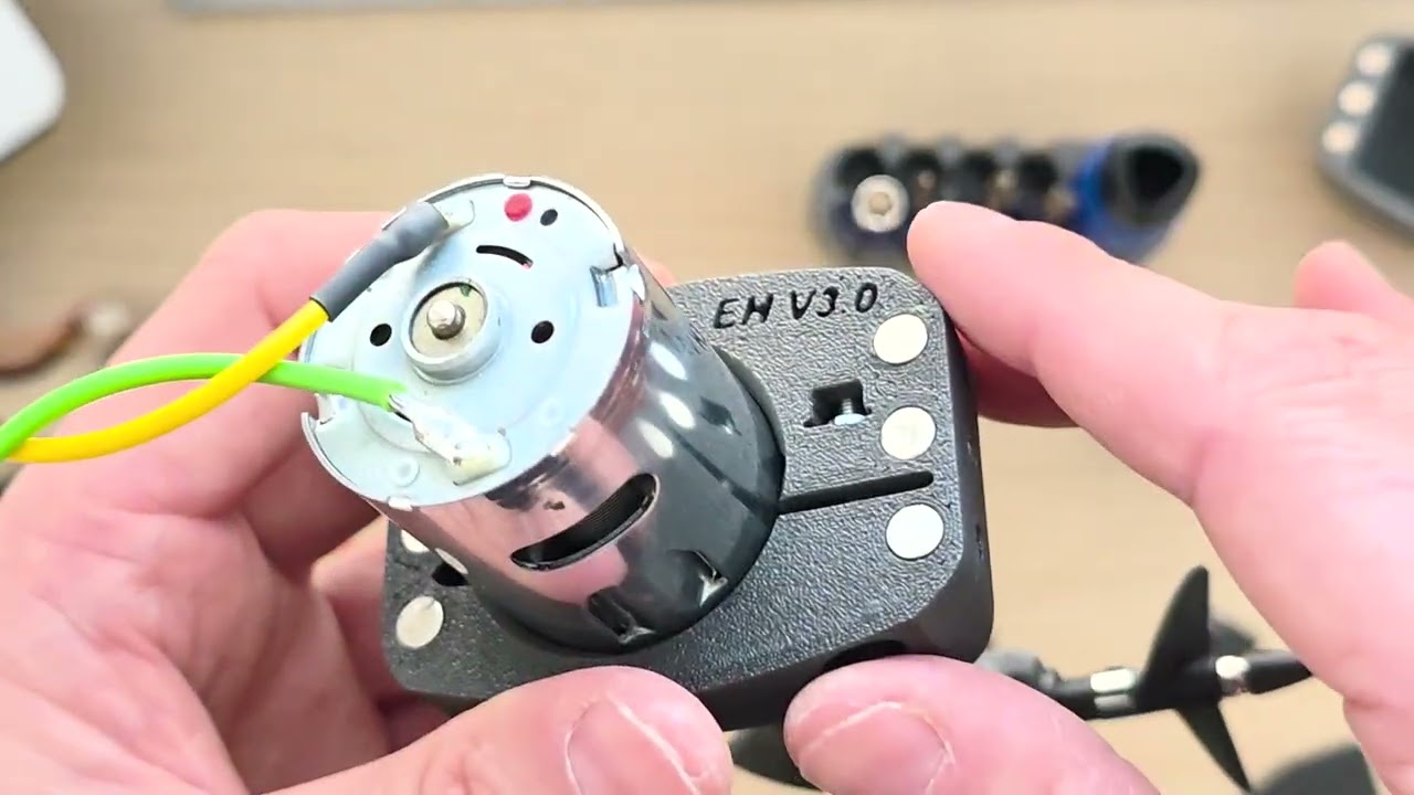 RC 1:8 Outboard Motor - assembly