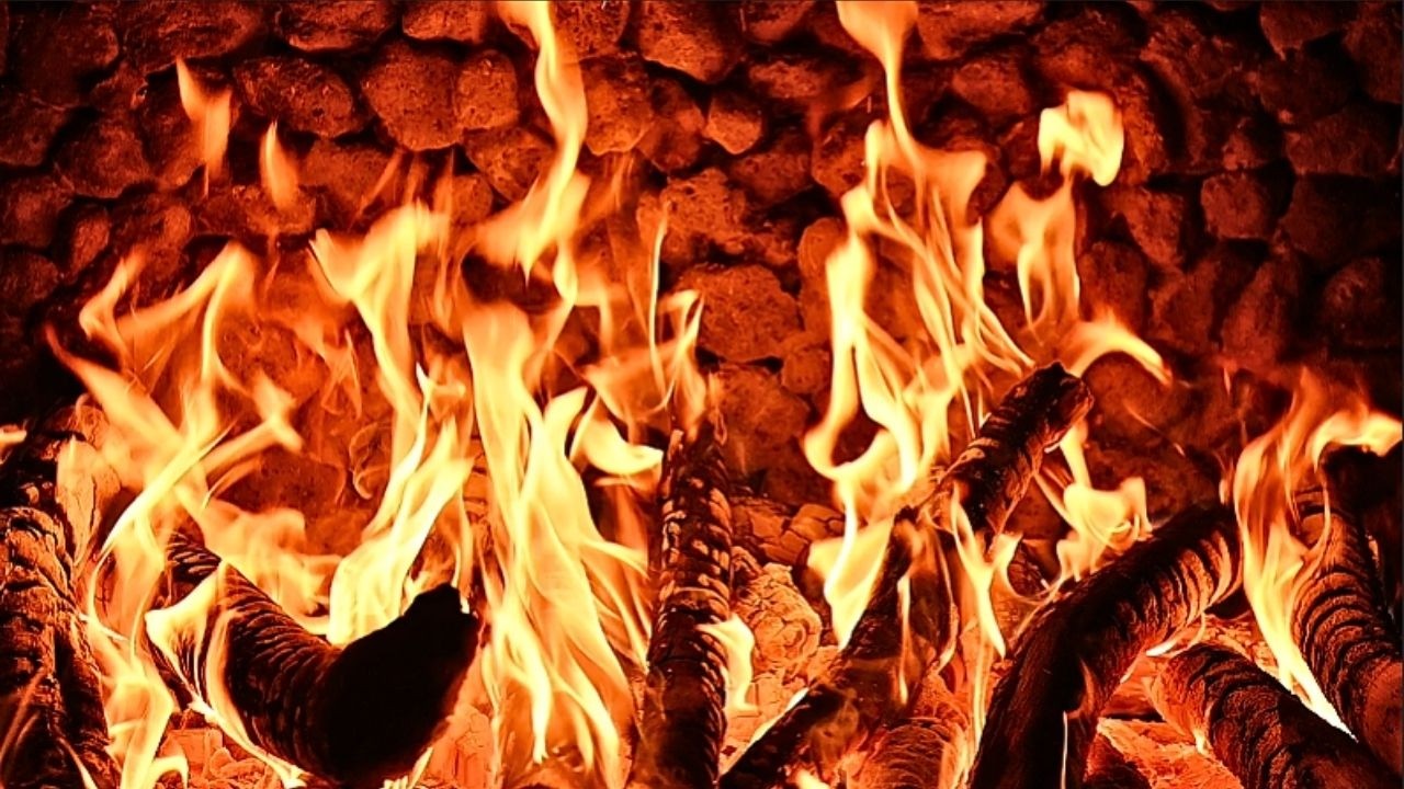 🔥 Warm & Cozy Fireplace – 12 Hours of Soft Fireplace Ambience for Peaceful Nights & Sweet Dreams