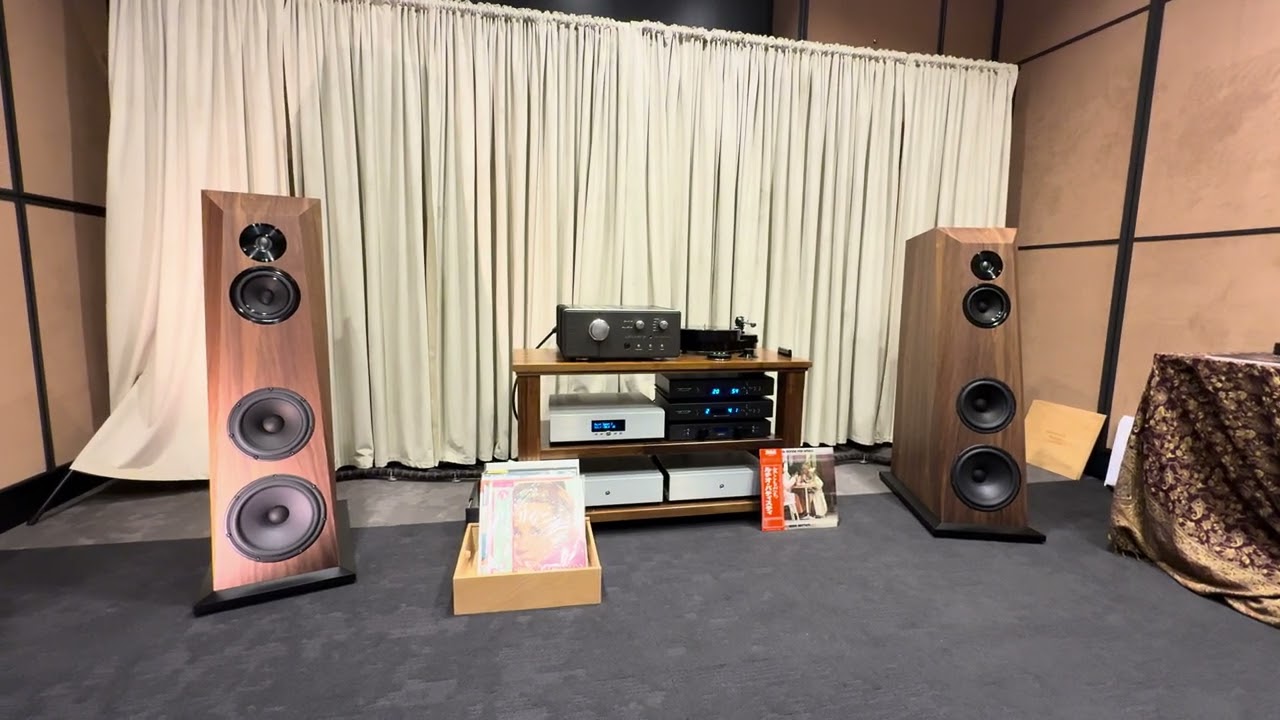 Xavian Integrale (Audio Video Show Praha 2025)