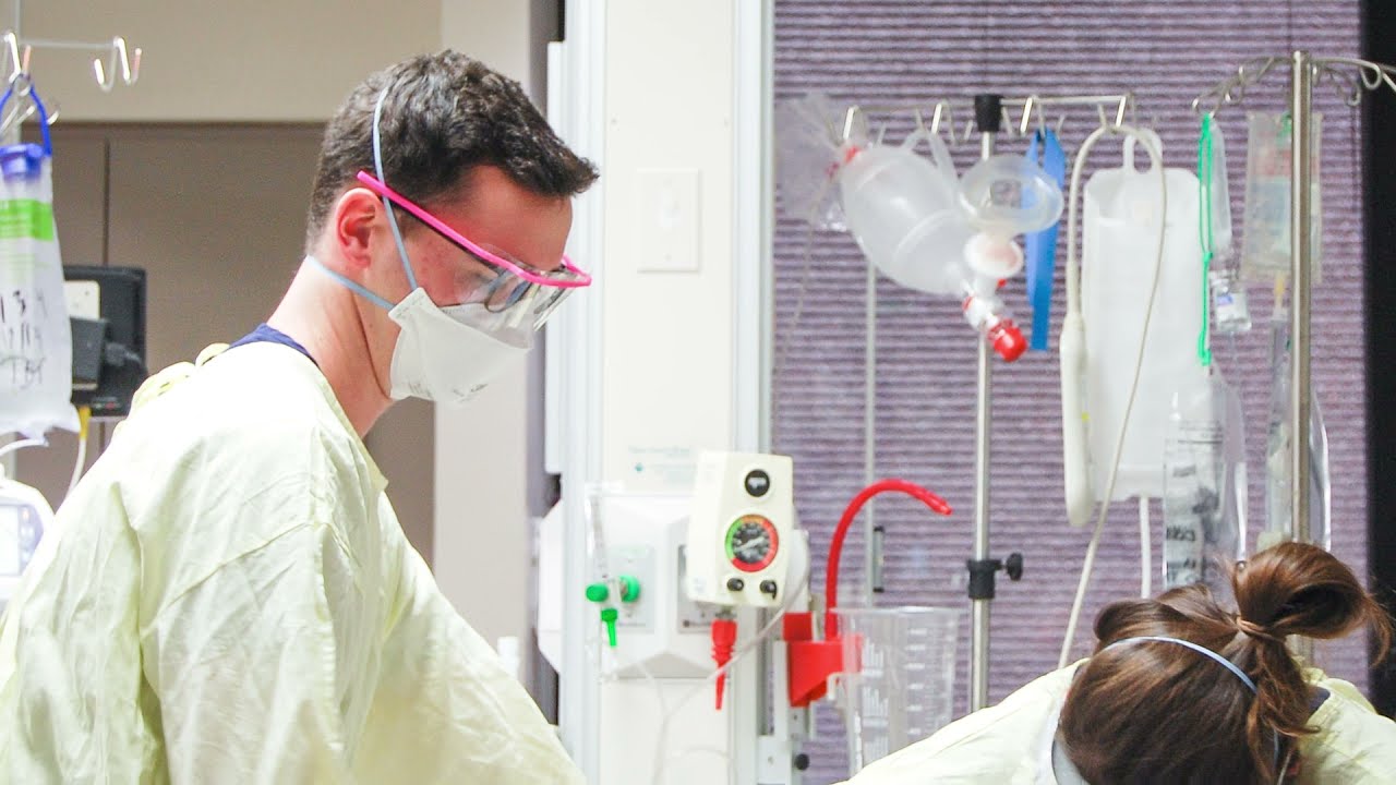 Nurse describes conditions inside a COVID-19 unit