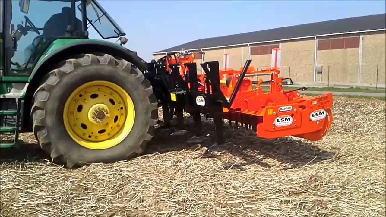 Décompacteur LSM 6m en combinaison avec une herse rotative