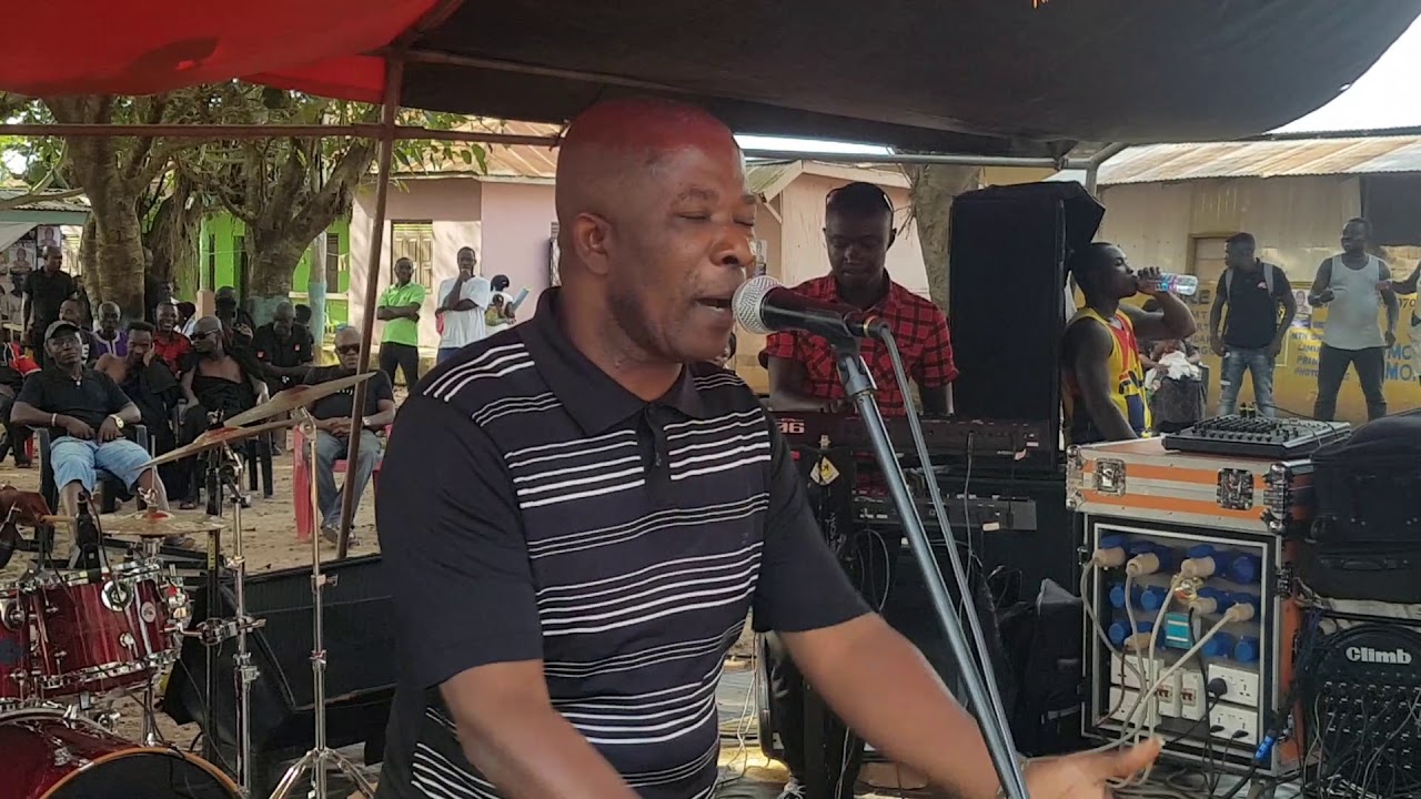 Alex Konadu son performing the song of his father verbatim. *B)me dua...*