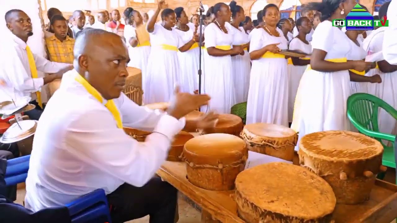 TAZAMA BURUDANI NA MBWEMBWE ZA MPIGA NGOMA.