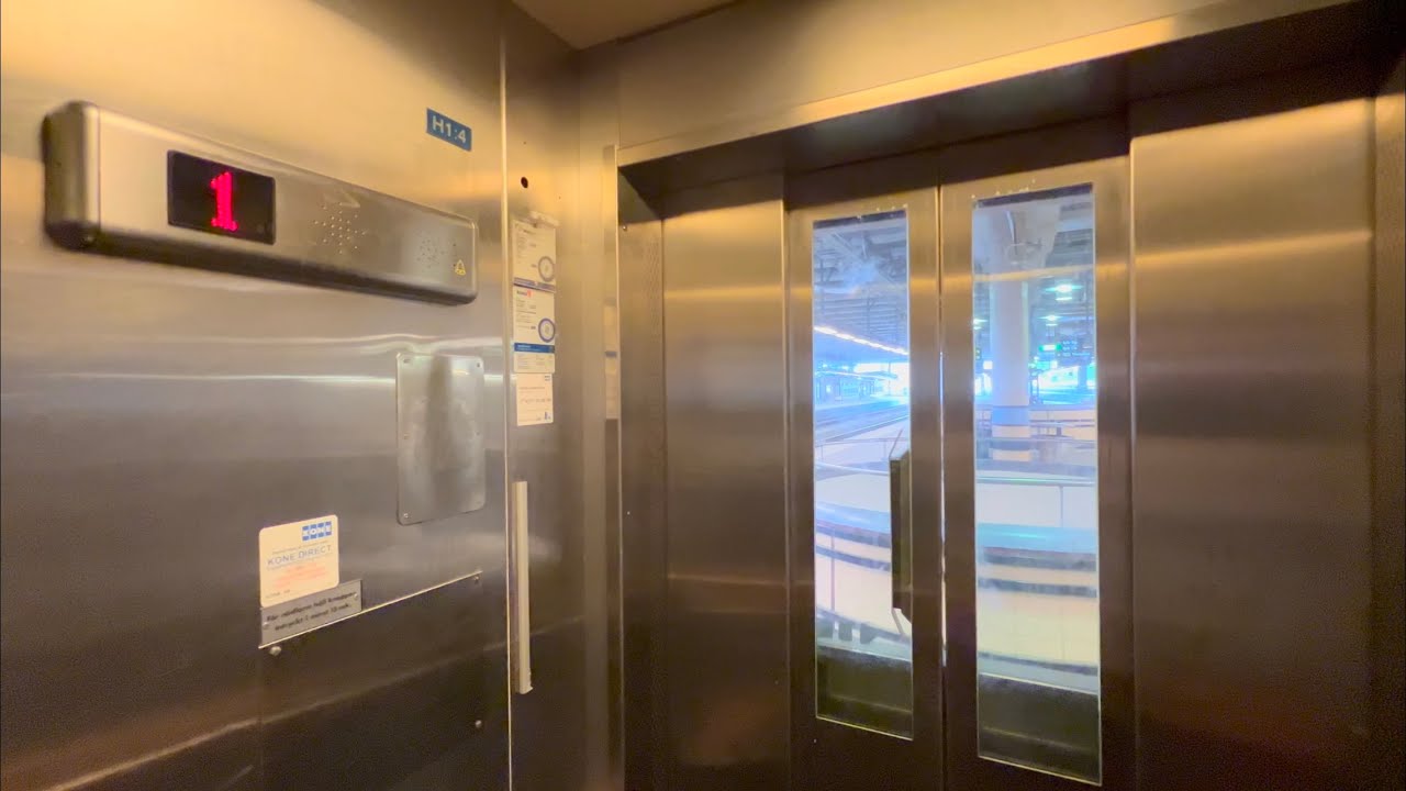 1986 DEVE (mod.) Hydraulic Elevator @ Stockholm Centralstation, Stockholm, Sweden.