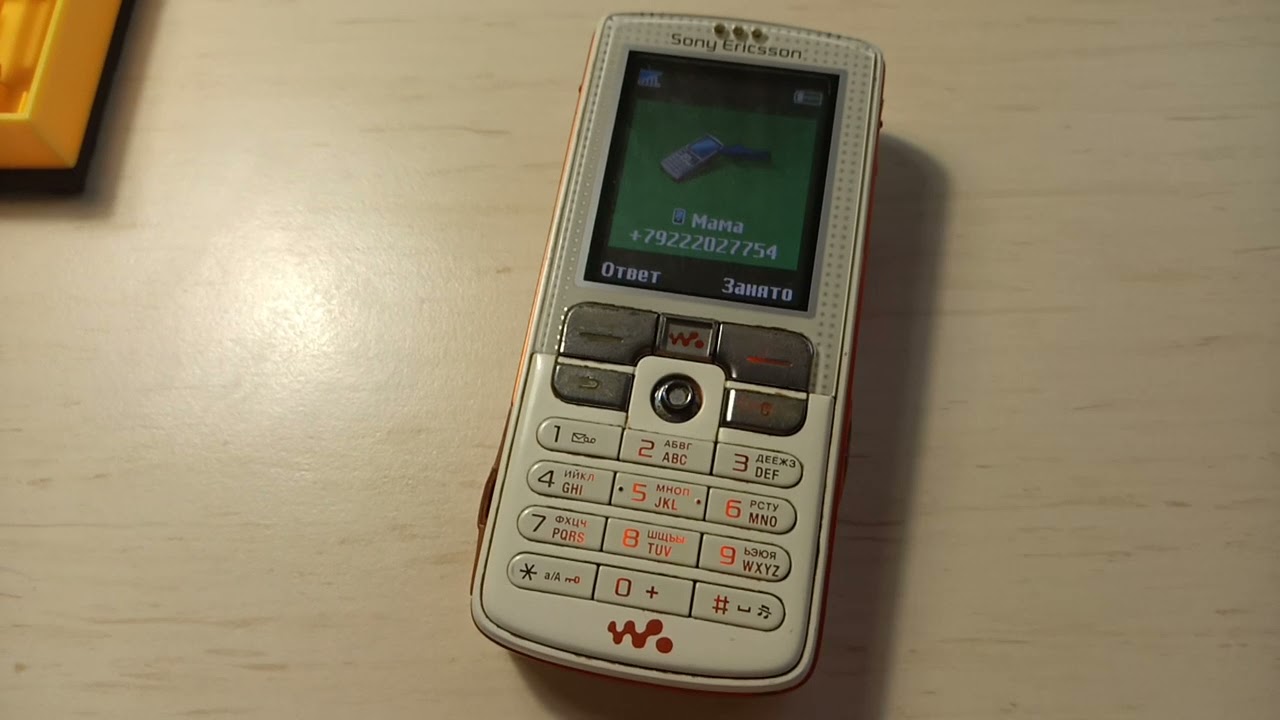 Sony Ericsson W800i incoming call