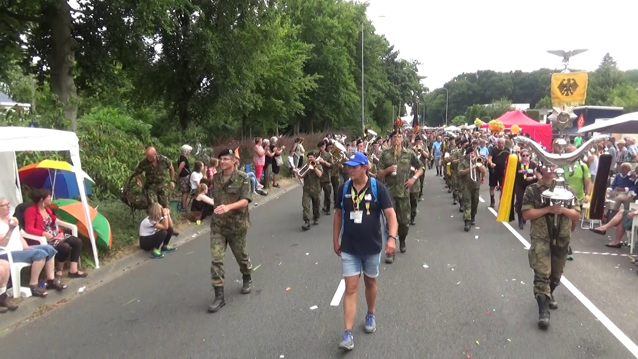 Heeresmusikkorps Ulm intocht vierdaagse nijmegen deel 1 2019