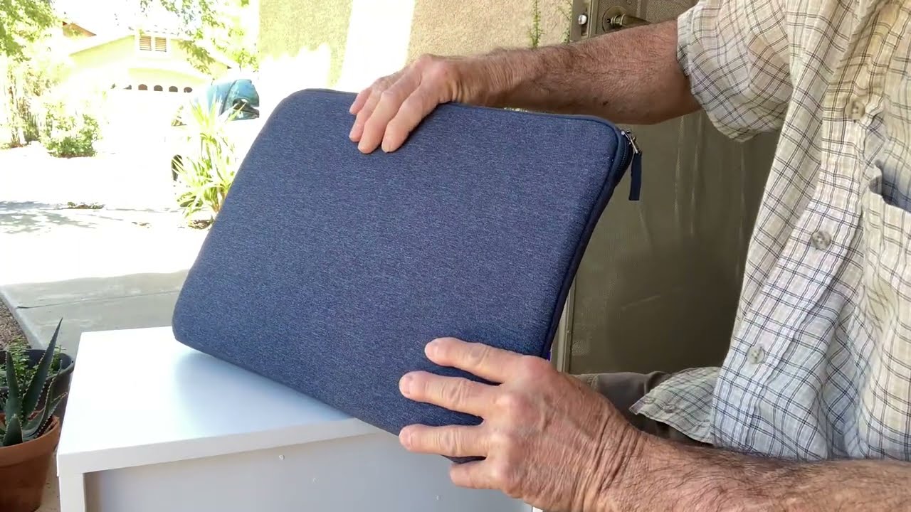 Case Logic HUXTON 14 Laptop Sleeve Review, Nice Quality and Size! Fits My Laptop and Accessories