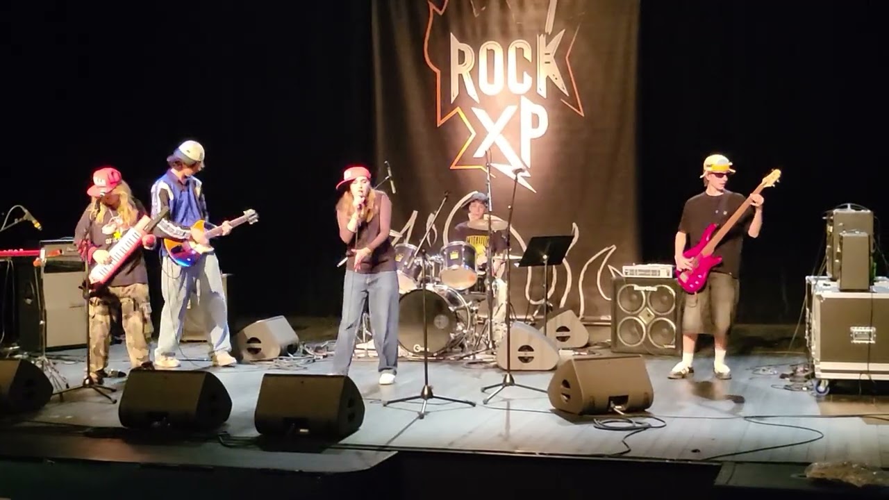 Roman Fav&eacute; &agrave; la basse sur 