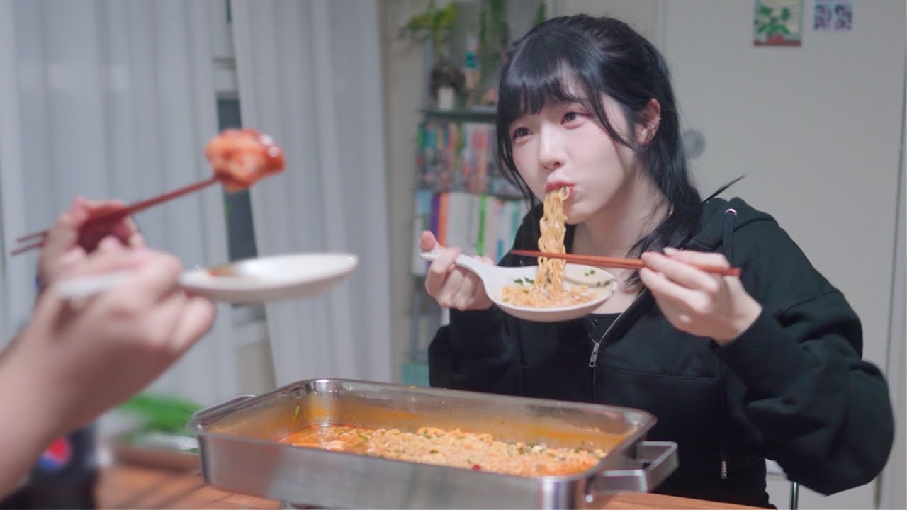 한달만에 먹으려는 아내 vs 방해하는 남편