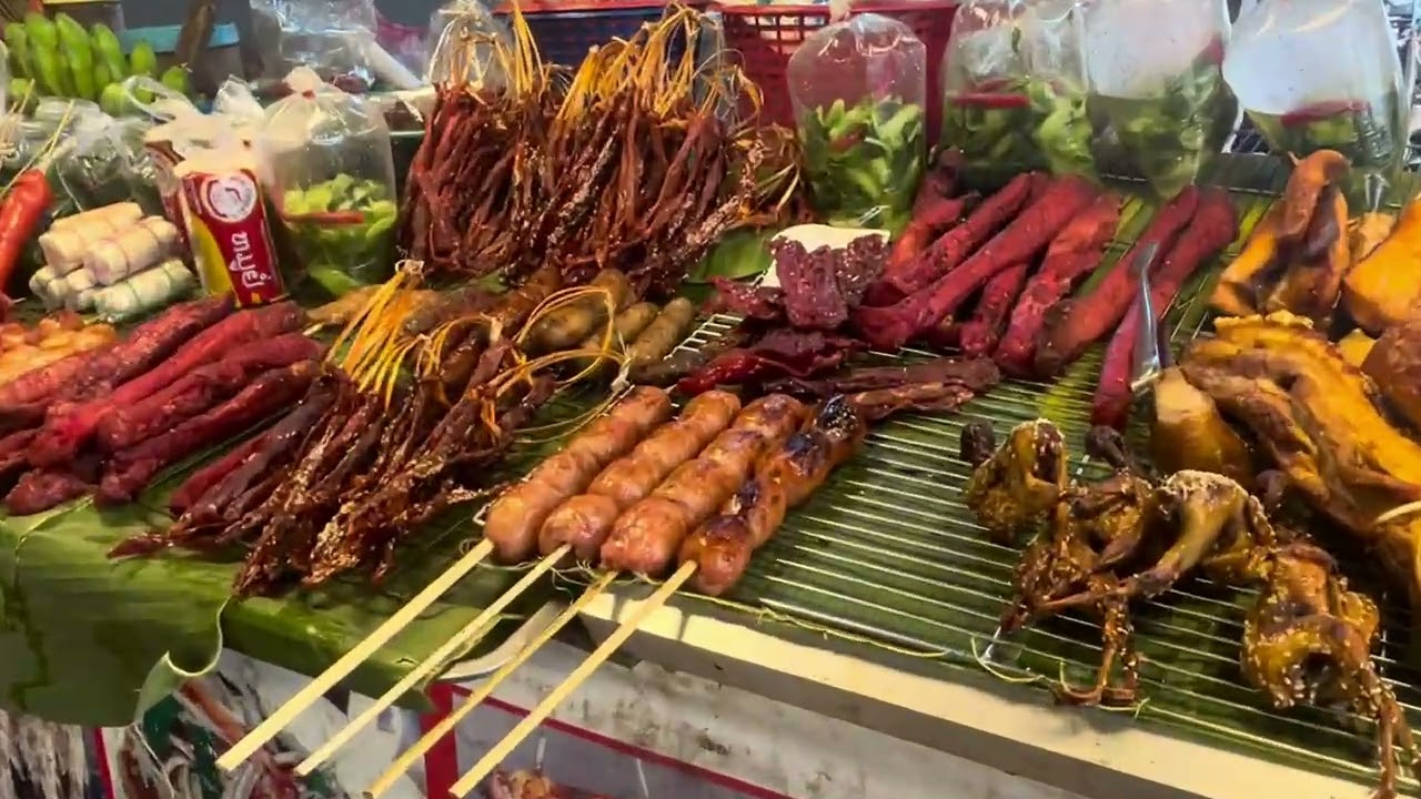 覺得肚餓？停低啦！老撾萬象老市場嘅即食食物、燒雞、燒雀、木瓜沙律、醃肉