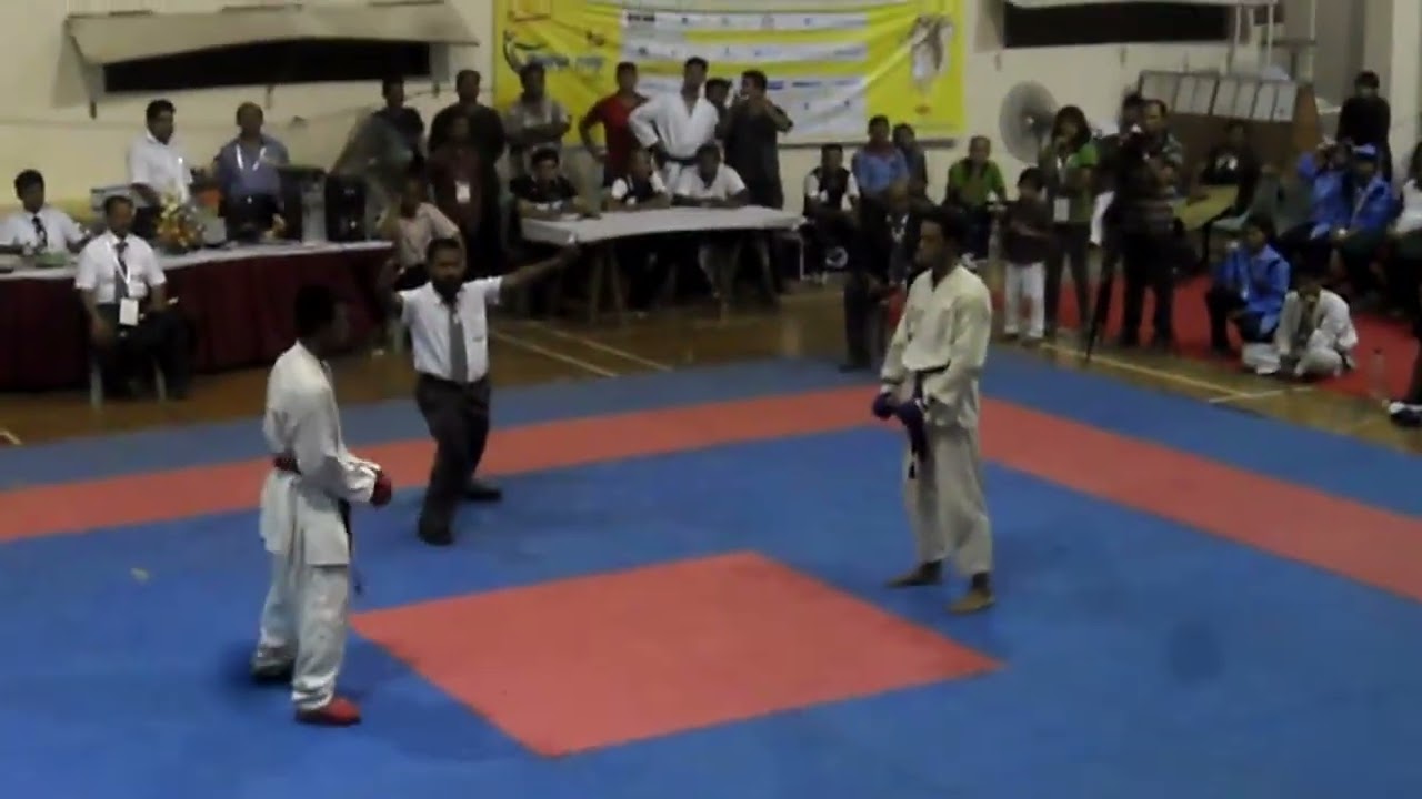 Shamim Osman (Red), Bangladesh Games 2013