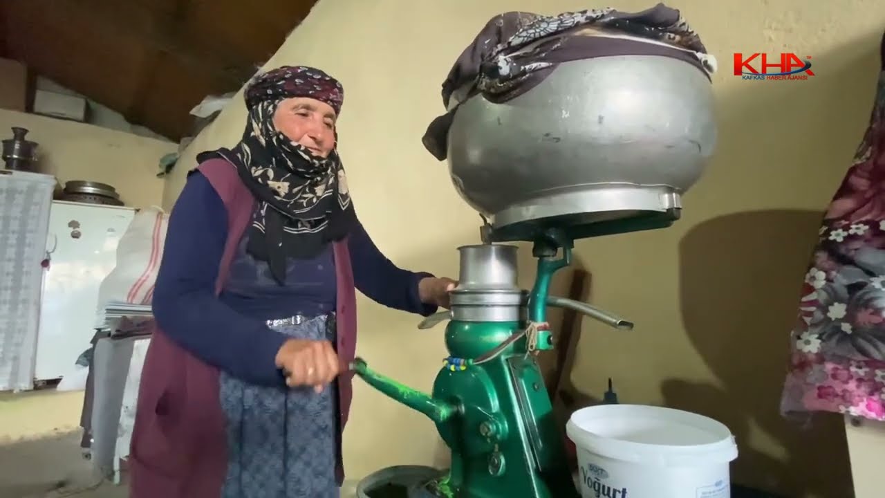Köy yaşamından kesitler / Süt sağımı, süt çekimi, tandır ekmeği