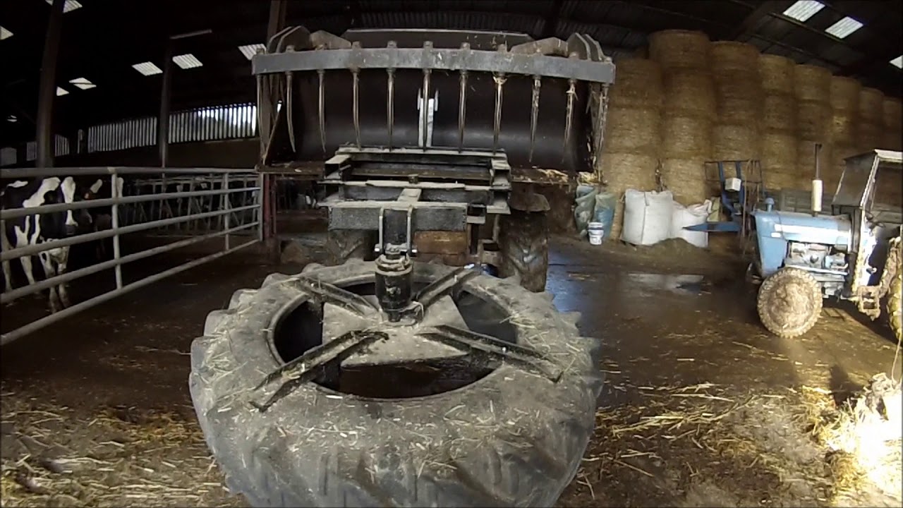 Construction d'un repousse fourrage + démonstrations !