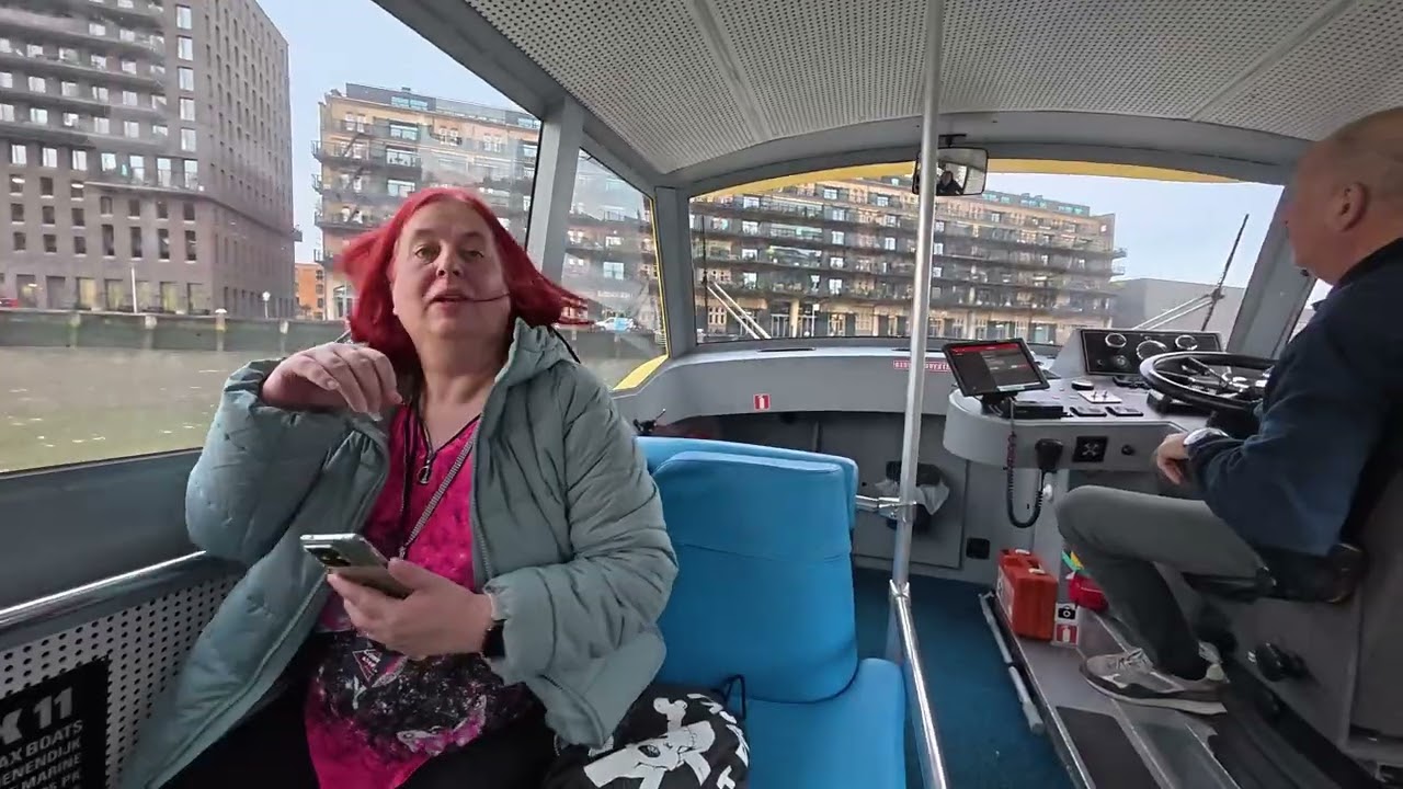 Mit dem Wassertaxi eine private Tour durch den Hafen von Rotterdam. Ungeschnitten zum mitfahren.