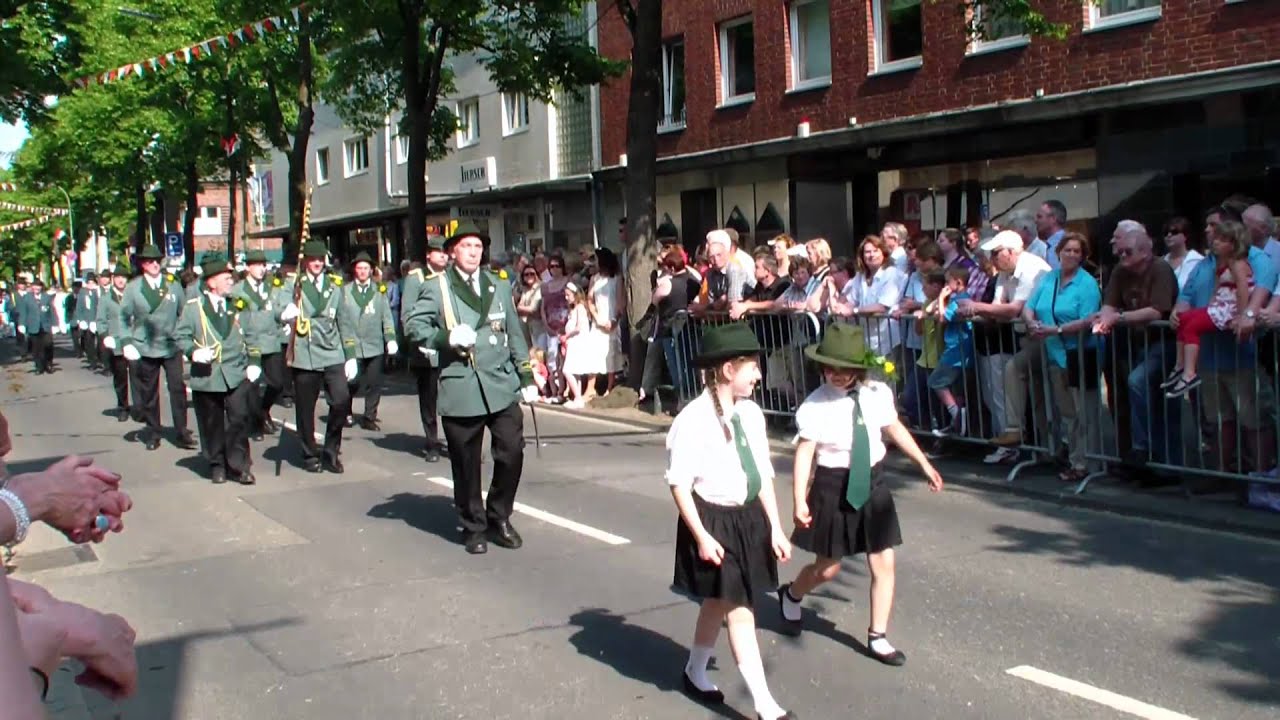 Schützen und Heimatfest in Büderich 2012 - Schützenparade vor dem Rathaus Dorfstraße Teil 2/3
