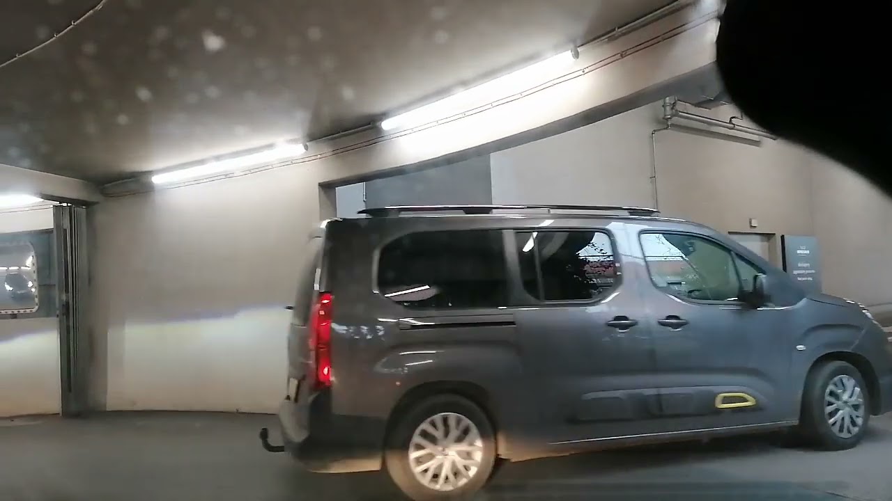 Wrocław, Galeria Wroclavia, wyjazd z Parkingu, jazda do Pułaskiego VID 20240307 152504