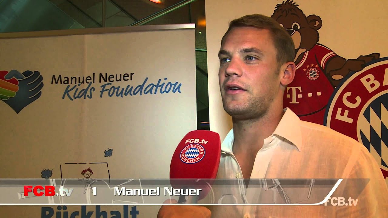 Manuel Neuer besucht mit dem FCB KidsClub den Kinofilm Die Monster UNI